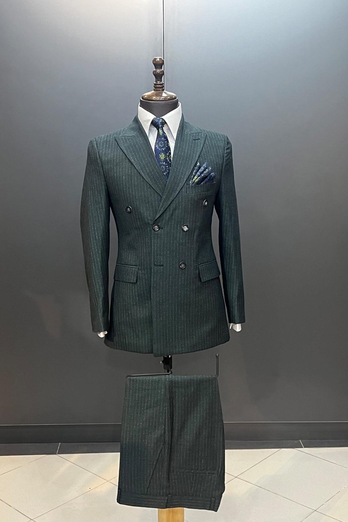 Double-breasted men's suit