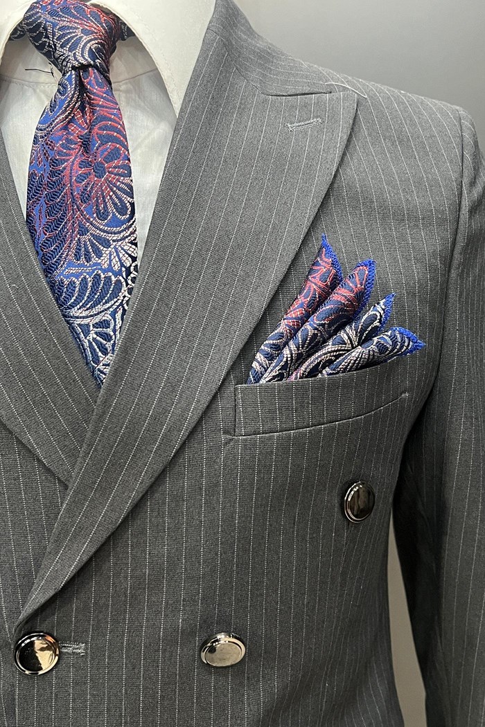 Double-breasted men's suit